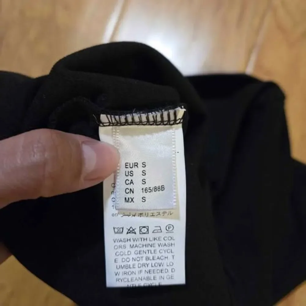 Unbranded versatile black